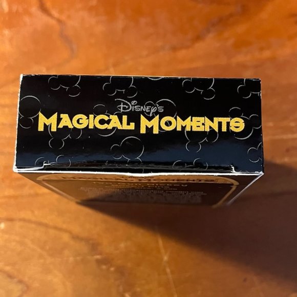 Disney Magical Moments "Two Gun Mickey  " Boxed Pin  1 of 2500 - Picture 3 of 3